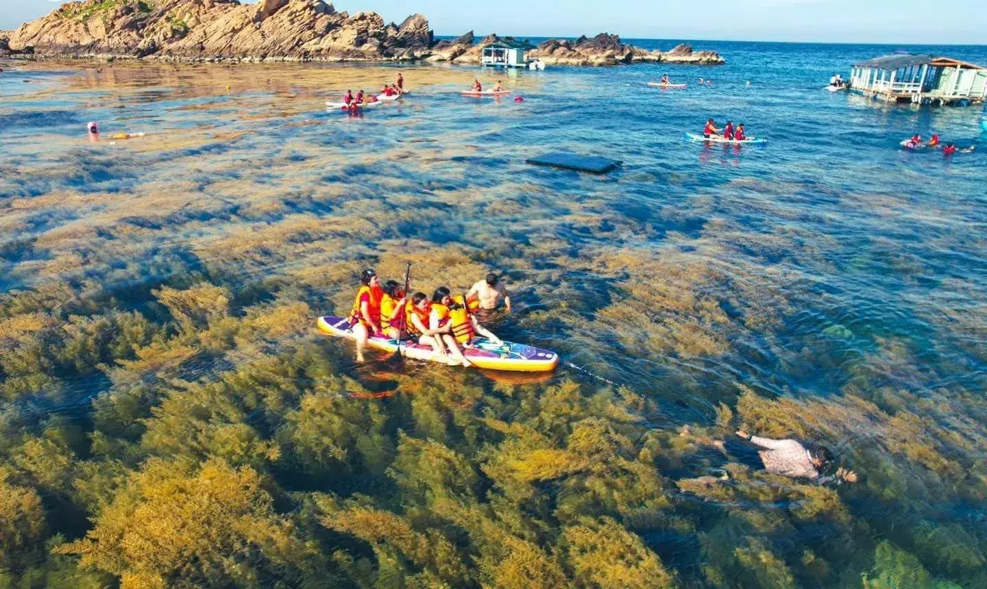 Khách tham quan Tour Hòn Khô Hải Giang MerryLand 1 ngày từ Quy Nhơn