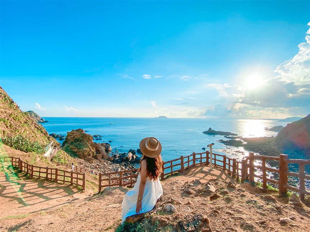 Khách tham quan Tour Kỳ Co Eo Gió 1 ngày - Khám phá biển đảo Quy Nhơn