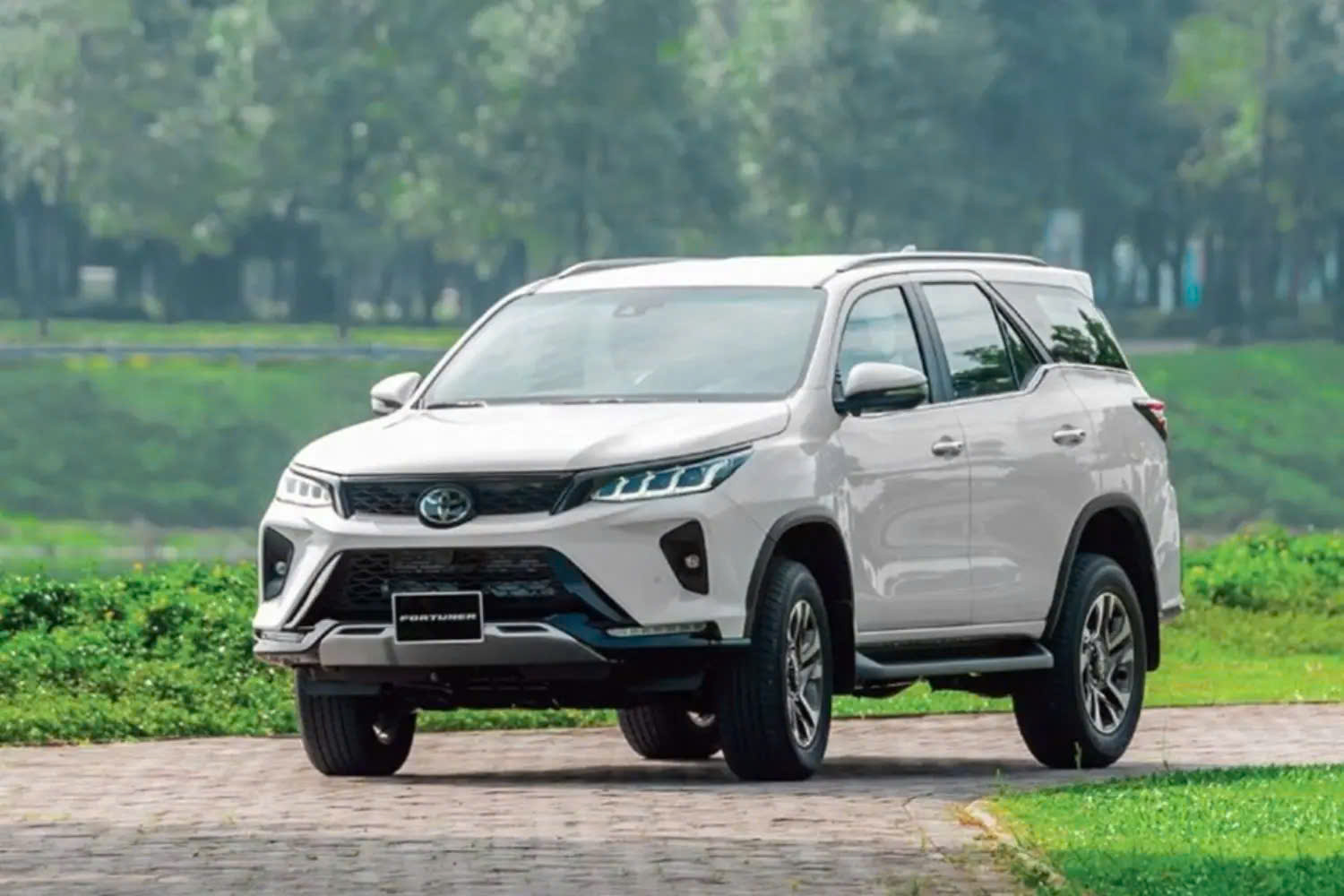 Xe 7 chỗ - ảnh 9